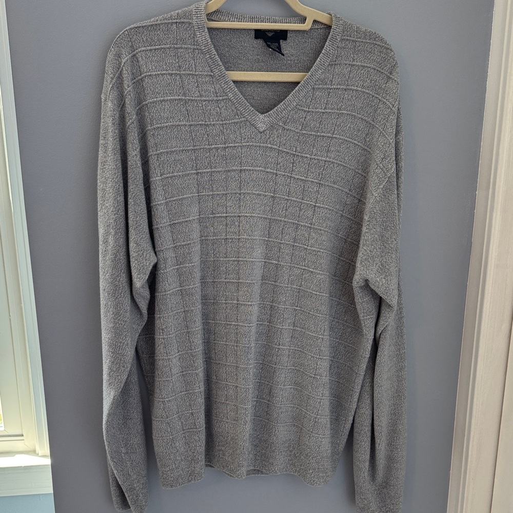 Dockers Men's V-Neck Sweater in Gray